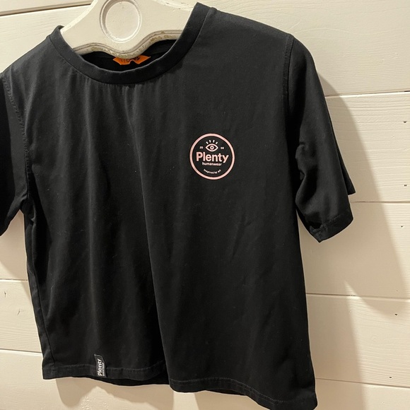 PLENTY HUMANWEAR – BLACK TEE WITH LOGO PRINT | SIZE L | C - Picture 7 of 9